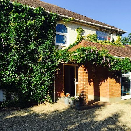 Stapehill Lodge B&B Hampreston Exterior photo