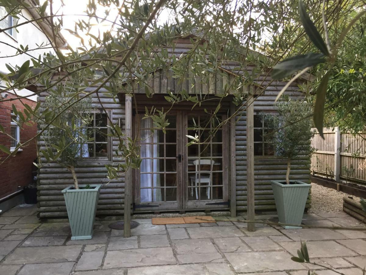 Stapehill Lodge B&B Hampreston Exterior photo